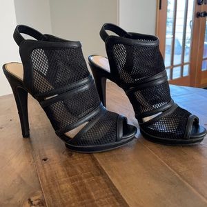 Jessica Simpson sexy black platform heels. Good condition.